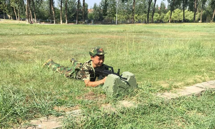 武漢小學(xué)生軍事夏令營.jpg