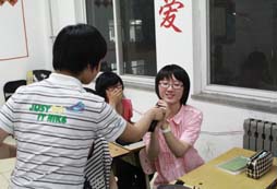 武漢英語(yǔ)夏令營(yíng)三大方法提高孩子英語(yǔ)成績(jī)