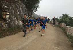 21天武漢軍事夏令營(yíng)授予孩子生存能力！