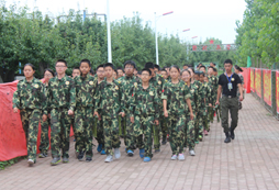 蕪湖軍事夏令營(yíng)讓你的孩子化繭成蝶！