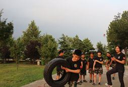 烏魯木齊軍事夏令營(yíng)讓孩子體驗(yàn)挫折！
