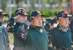 烏魯木齊軍事夏令營(yíng)培養(yǎng)孩子良好生活習(xí)慣