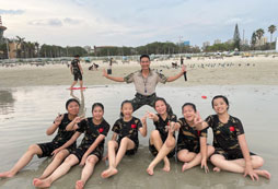 參加無(wú)錫軍事夏令營(yíng)鍛煉孩子身體素質(zhì)