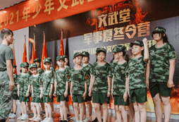聽從指揮，作風優(yōu)良