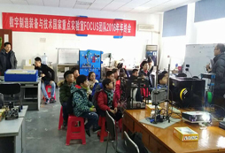 參加玩學(xué)創(chuàng)機(jī)器人與勵(lì)志名校