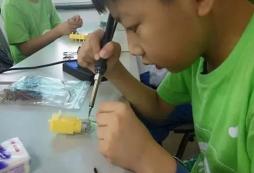 這個(gè)暑假我們都是小發(fā)明家