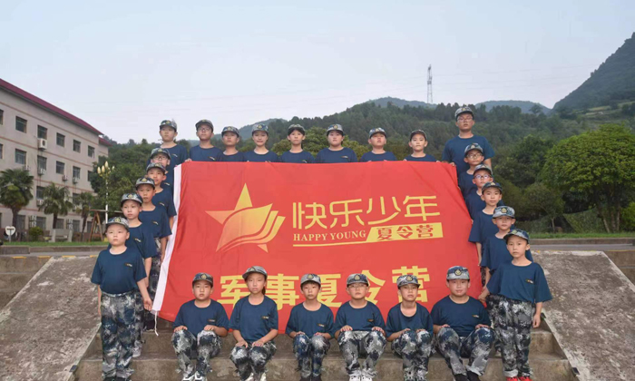 快樂(lè)少年合影