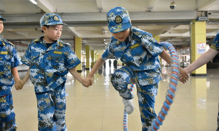 “穿過(guò)呼啦圈”團(tuán)結(jié)合作小游戲