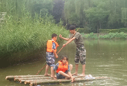 竹筏漂流體驗(yàn)