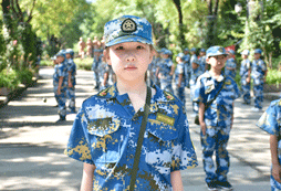 聽從指揮，紀(jì)律嚴(yán)明