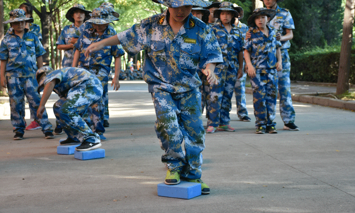 腳步碰地的小游戲活動(dòng)