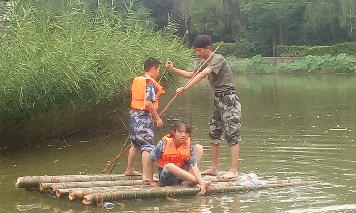 竹筏漂流體驗(yàn)