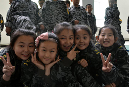 西安軍事夏令營(yíng)讓孩子們?cè)谑钇谑斋@成長(zhǎng)