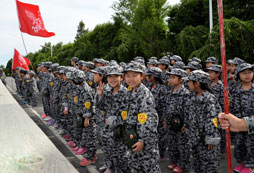 參加快樂(lè)少年軍事夏令營(yíng)是孩子暑假的不二之選