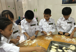 上海西點夏令營給予了孩子什么？