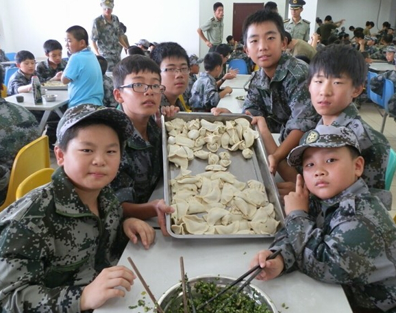 上海軍事夏令營孩子開心的笑臉