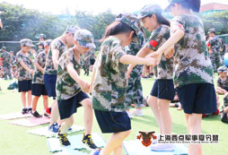 參加上海青少年軍事夏令營體驗乘風(fēng)破浪的樂趣！