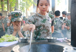 上海魔鬼軍事化訓(xùn)練夏令營(yíng)適合哪些孩子參加？