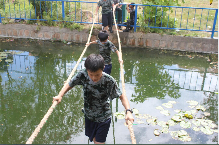 拓展訓(xùn)練過橋
