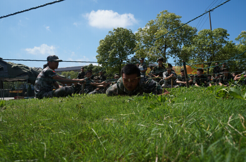 上海西點(diǎn)軍事夏令營教會(huì)我勇往直前