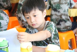 參加上海西點(diǎn)軍事夏令營感受不同的軍事體驗(yàn)