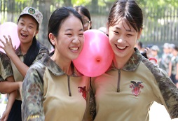 參加上海西點(diǎn)軍事夏令營(yíng)拒接拖拉懶散