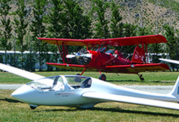參加北京小貴族夏令營體驗(yàn)小型飛行機(jī)