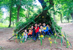 學(xué)習(xí)如何在野外就地取材搭帳篷