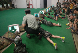 參加廈門夏令營零距離體驗(yàn)部隊(duì)軍事生活