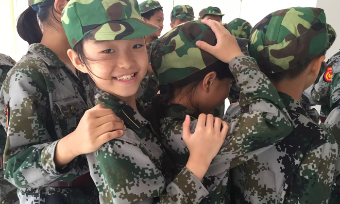 福建軍事夏令營提高青少年的自理自立能力.jpg