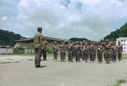 廈門青少年軍事夏令營(yíng)提高孩子的自信心和表現(xiàn)力