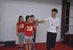 參加廈門魔術(shù)表演夏令營(yíng)的孩子有哪些變化？