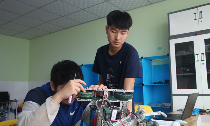 5cf9a2d9b9b54014a569766a49c36d31.jpg