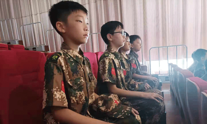 咸寧兒童軍事夏令營.gif
