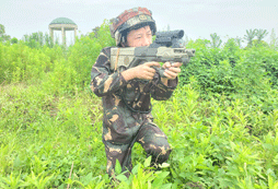 咸寧軍事夏令營(yíng)幫助孩子全面提高自身素質(zhì)