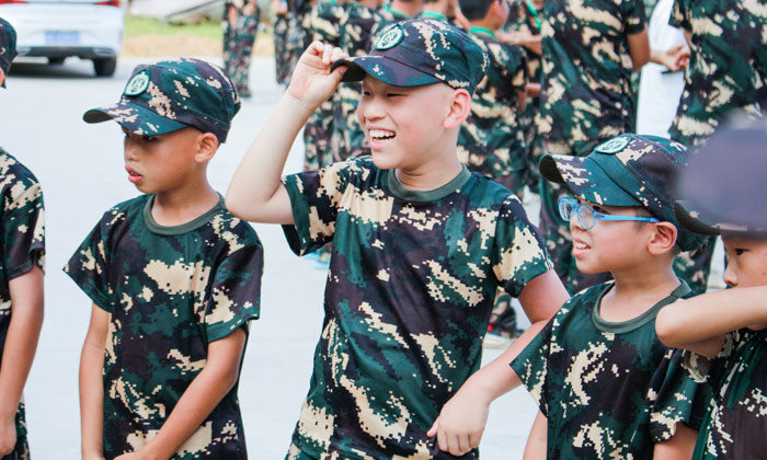 14天小學(xué)生軍事夏令營(yíng)學(xué)費(fèi)多少