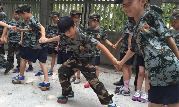 小學(xué)生參加軍事夏令營可以培養(yǎng)其獨立能力嗎？.jpg