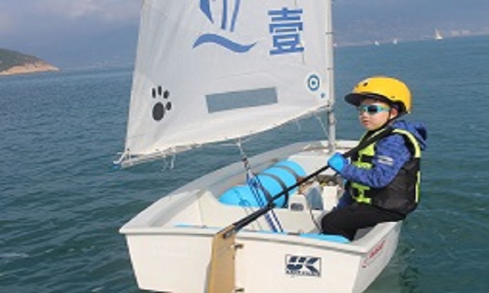 小學(xué)生戶外夏令營帶孩子征服大海