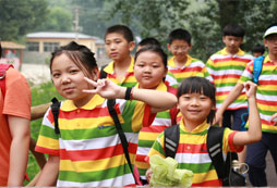 <strong>小學(xué)生參加戶外類型的夏令營需要注意什么？</strong>