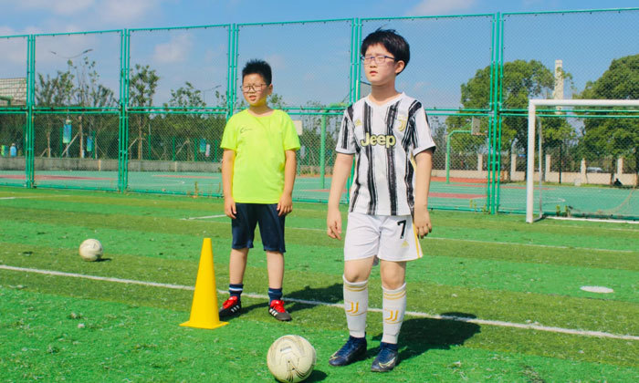 小學(xué)生足球夏令營(yíng)有哪些
