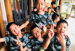 參加西南兒童軍事夏令營點燃夏日激情