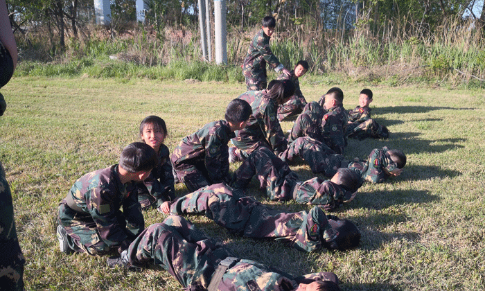 西南軍事夏令營(yíng).gif