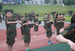 <strong>參加西南四川軍事夏令營對孩子有什么幫助？</strong>