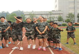 <strong>參加西南成都軍事夏令營體驗綠色軍營生活</strong>
