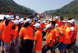 參加華南地區(qū)中學生夏令營了解傳統(tǒng)民俗文化