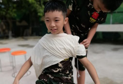 西南軍事夏令營培養(yǎng)孩子綜合素質(zhì)
