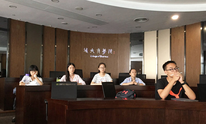 在香港夏令營感受亞洲第一商學院課堂的魅力