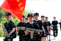 信號(hào)旗軍事夏令營(yíng)讓孩子挑戰(zhàn)困難！