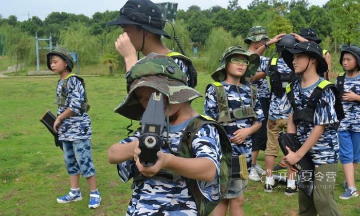 新疆軍事夏令營(yíng)