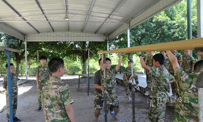 新疆軍事夏令營(yíng)